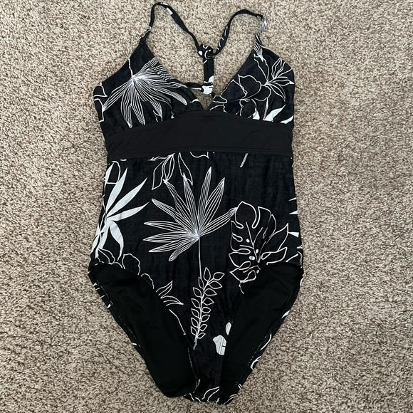 Carve Designs Dahlia One-Piece Swimsuit - Picture 1 of 3